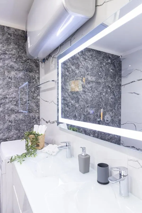 Exclusive 2 Bedrooms Apartment Tirana 0*,